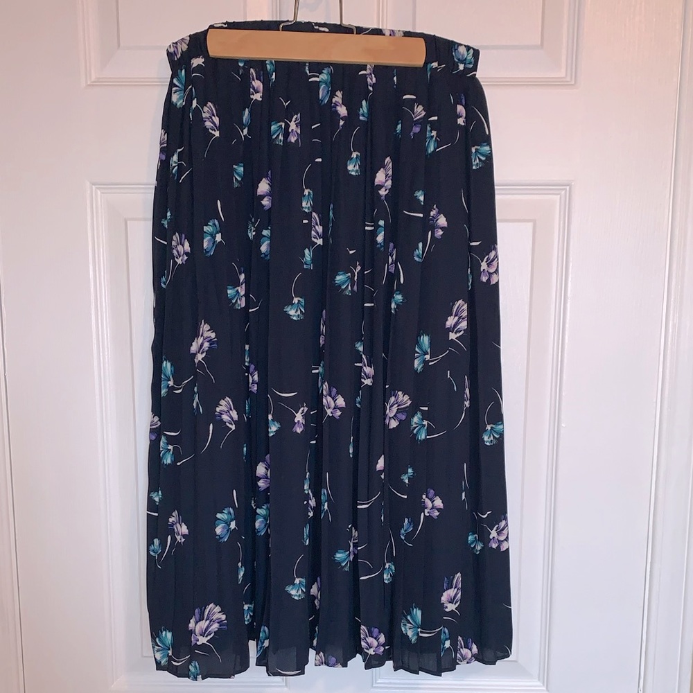 Pleated BR midi skirt - Picture 4 of 5